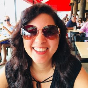 Meet your Posher, Alexia